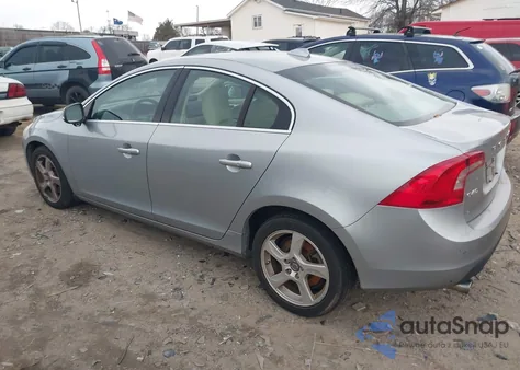 2013 Volvo S60 T5 z USA, uszkodzony, nr VIN YV1612FS5D2219939